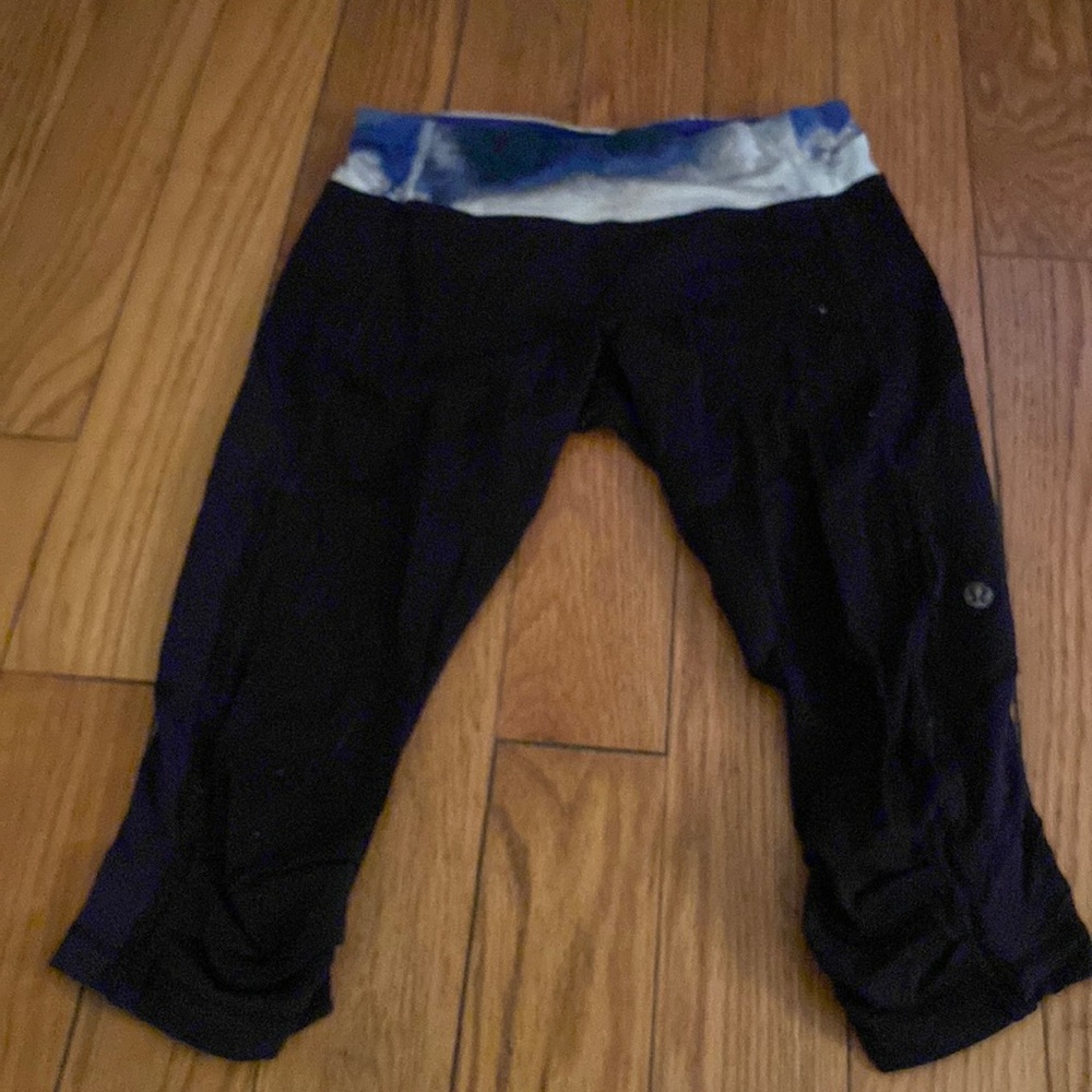 Lululemon size 4 pants in great condition!
